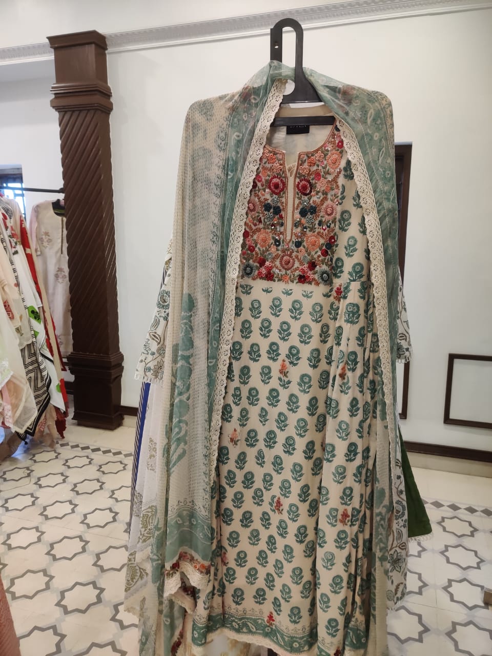 Georgette Neck Lucknowi Work & Block Print Dup - 43