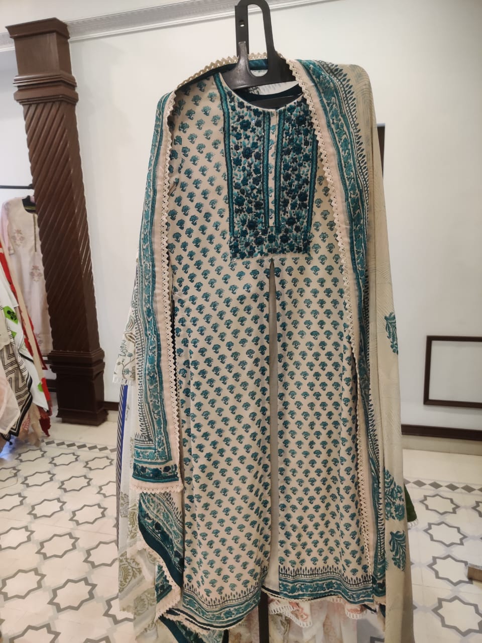 Georgette Neck Lucknowi Work & Block Print Dup - 44